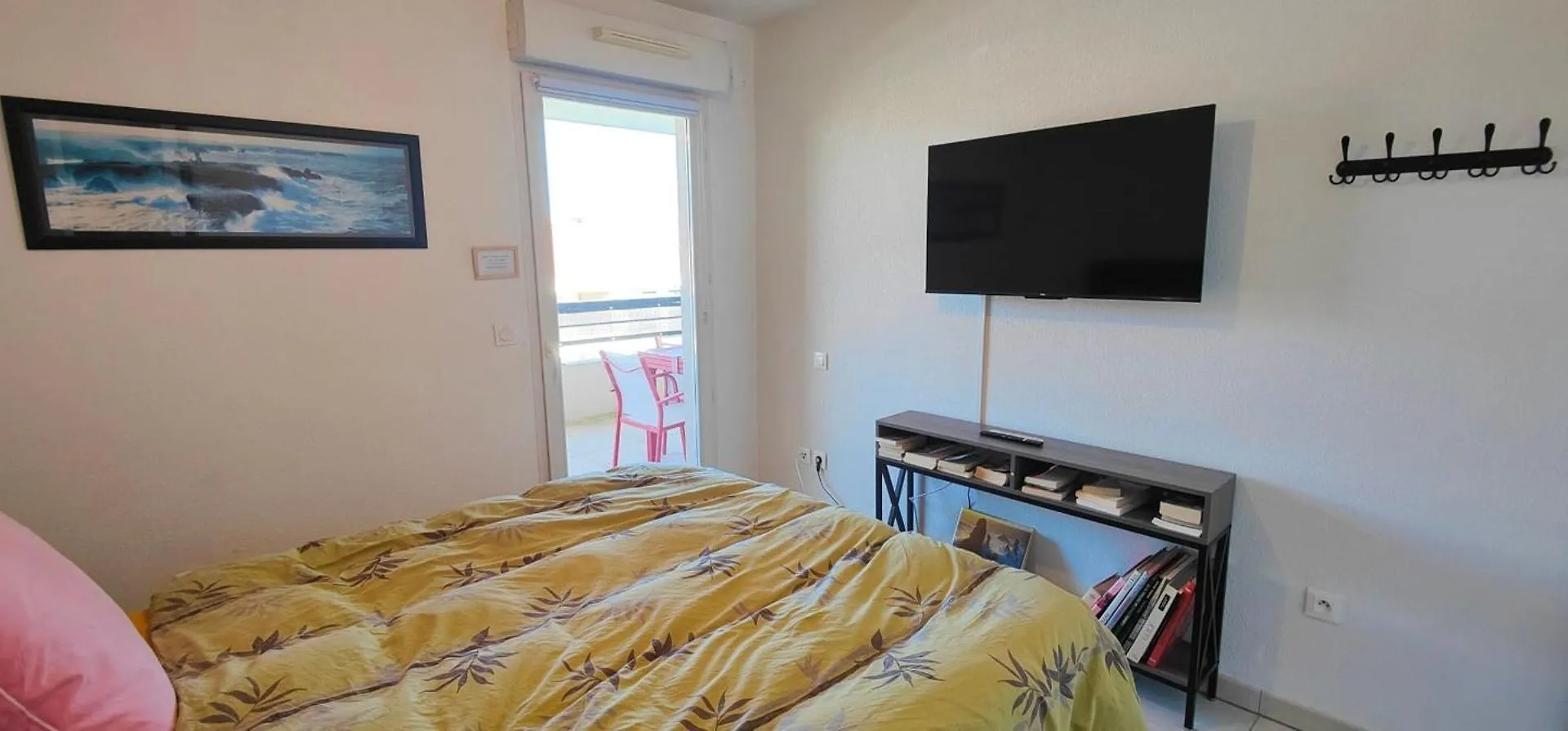 Flat In Frejus With Balcony Air Co And Parking Apartment 0*,  France